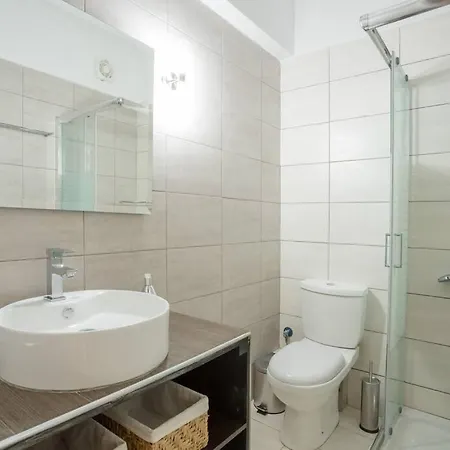 New  2 Bedroom/ 2 Bath Ap.nidri, Familia Apartment *