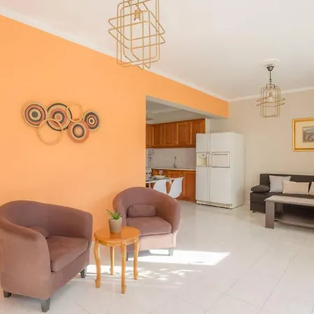 New  2 Bedroom/ 2 Bath Ap.nidri, Familia Appartement
